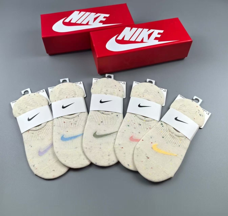 NIKE